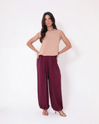 Conjunto Blusa Regata Fendas Bege e Calça Aladin Malbec