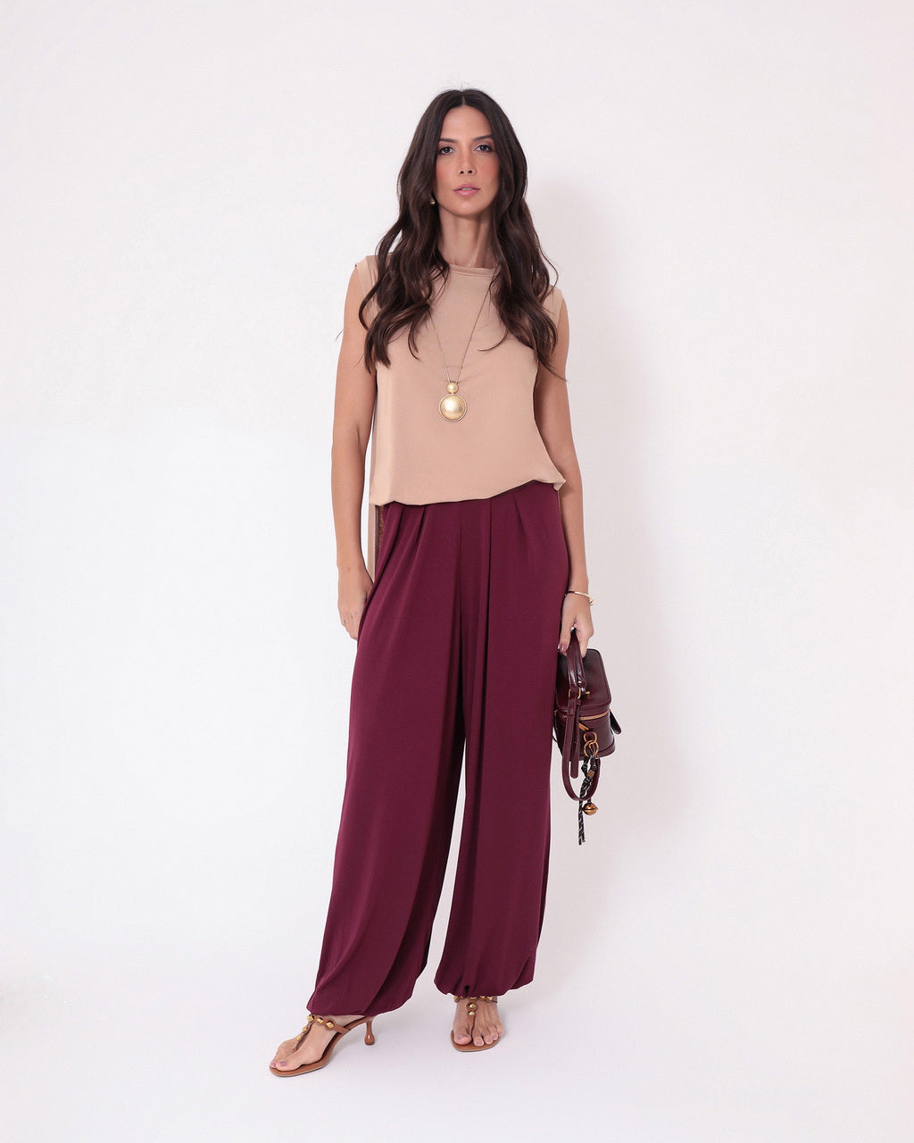 Conjunto Blusa Regata Fendas Bege e Calça Aladin Malbec