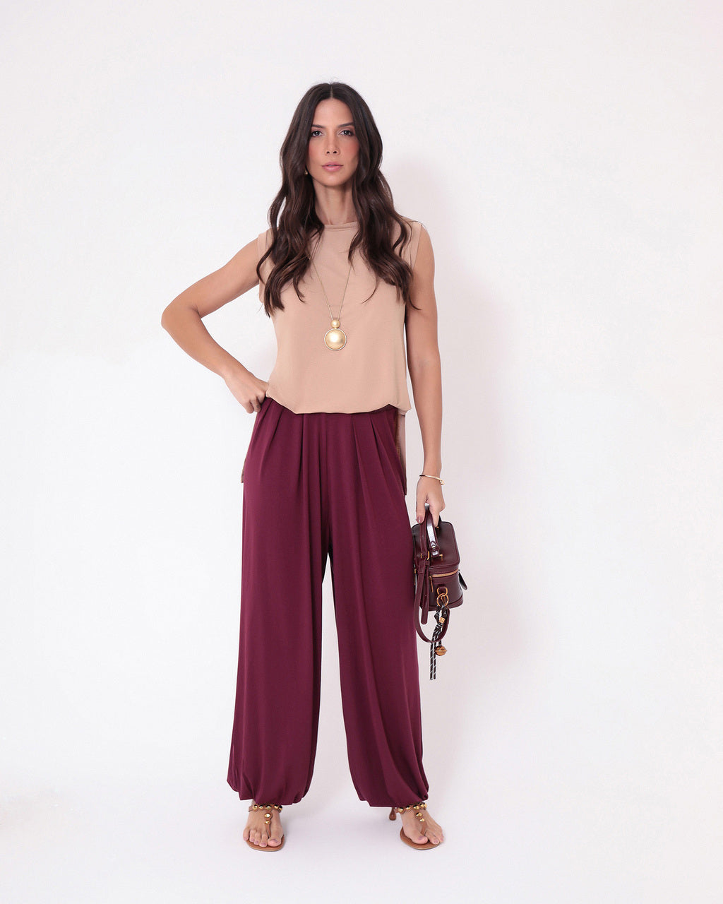 Conjunto Blusa Regata Fendas Bege e Calça Aladin Malbec